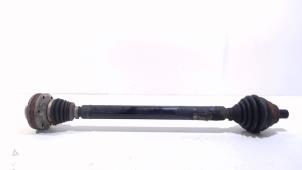 Gebruikte Aandrijfas rechts-voor Volkswagen Passat Prijs € 30,00 Margeregeling aangeboden door Van der Ven Autorecycling B.V.