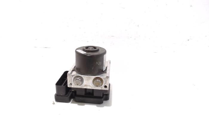 Gebruikte ABS Pomp Ford C-Max Prijs € 12,00 Margeregeling aangeboden door Van der Ven Autorecycling B.V.