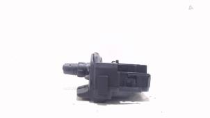 Gebruikte Ruitenwis Schakelaar Renault Kangoo Prijs € 21,00 Margeregeling aangeboden door Van der Ven Autorecycling B.V.