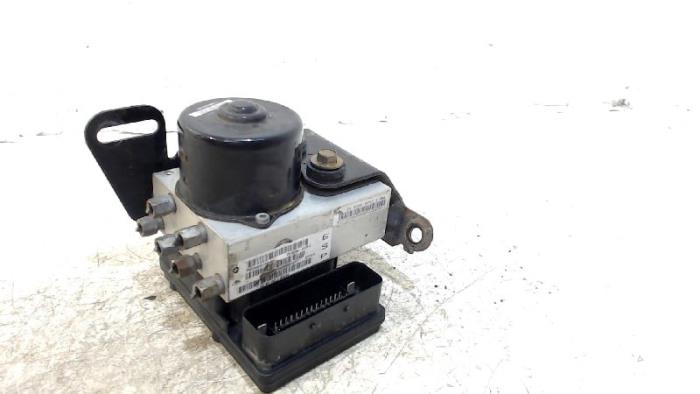 Gebruikte ABS Pomp Jeep Grand Cherokee Prijs € 63,00 Margeregeling aangeboden door Van der Ven Autorecycling B.V.