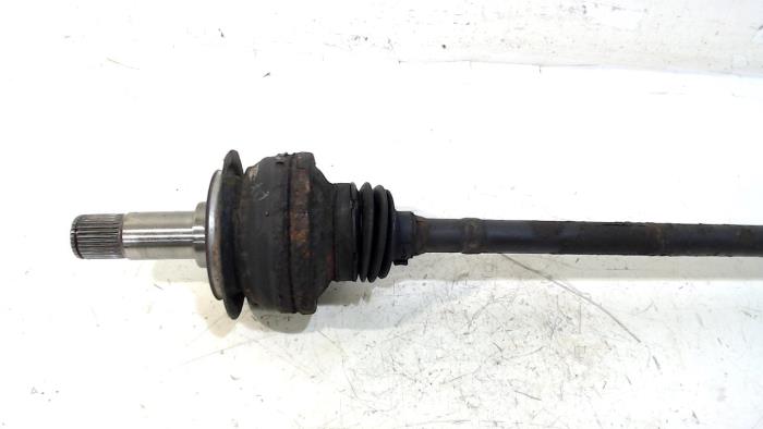 Aandrijfas rechts-achter van een Mercedes S-Klasse 2006