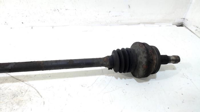 Aandrijfas rechts-achter van een Mercedes S-Klasse 2006