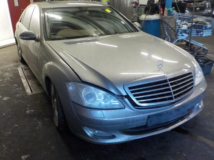 Computer Motormanagement van een Mercedes S-Klasse 2006