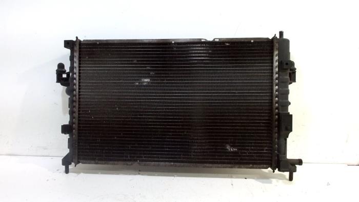 Gebruikte Radiateur Opel Corsa Prijs € 21,00 Margeregeling aangeboden door Van der Ven Autorecycling B.V.