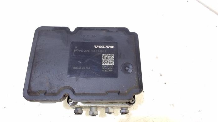 Gebruikte ABS Pomp Volvo V40 Prijs € 54,00 Margeregeling aangeboden door Van der Ven Autorecycling B.V.