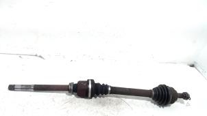 Gebruikte Aandrijfas rechts-voor Peugeot 207 Prijs € 20,00 Margeregeling aangeboden door Van der Ven Autorecycling B.V.