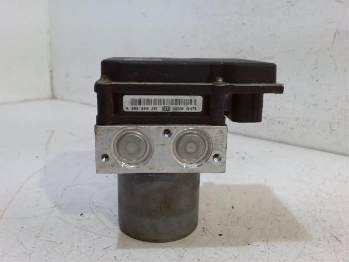 Gebruikte ABS Pomp BMW 5-Serie Prijs € 30,00 Margeregeling aangeboden door Van der Ven Autorecycling B.V.