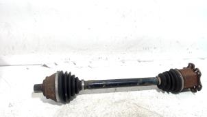 Gebruikte Aandrijfas links-voor Audi A6 Prijs € 20,00 Margeregeling aangeboden door Van der Ven Autorecycling B.V.