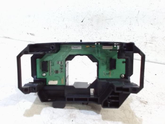 Gebruikte Computer Diversen Volvo V40 Prijs € 10,00 Margeregeling aangeboden door Van der Ven Autorecycling B.V.