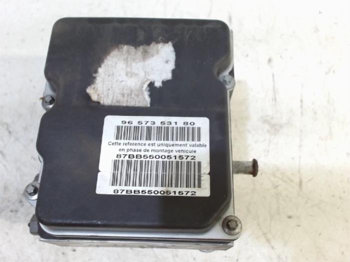 Gebruikte ABS Pomp Peugeot 307 Prijs € 15,00 Margeregeling aangeboden door Van der Ven Autorecycling B.V.