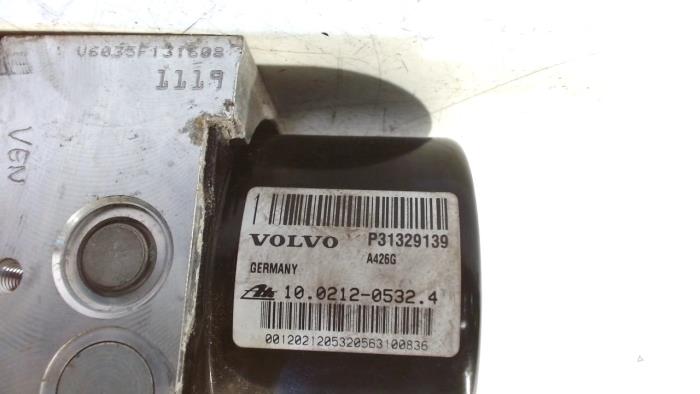 ABS Pomp van een Volvo S80 2013