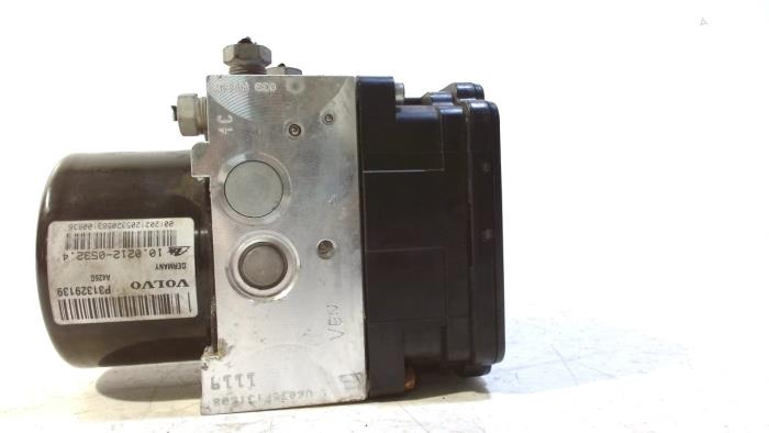 ABS Pomp van een Volvo S80 2013