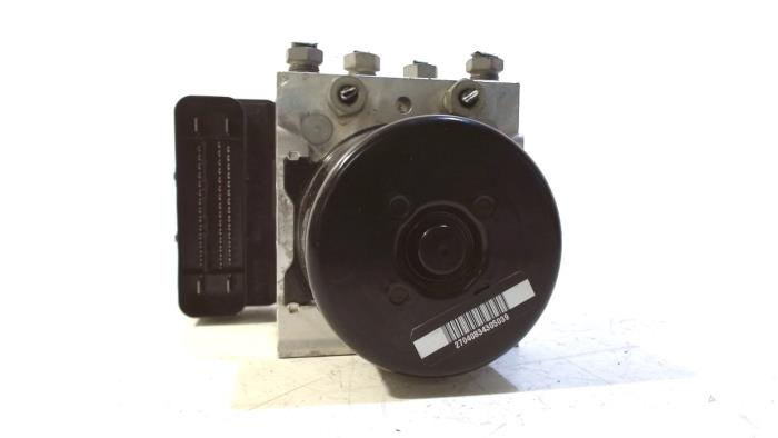 ABS Pomp van een Volvo S80 2013