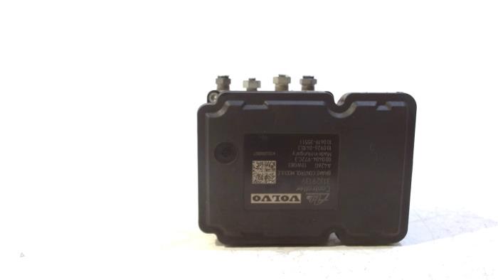 ABS Pomp van een Volvo S80 2013