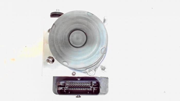 Gebruikte ABS Pomp Mercedes Citan Prijs € 15,00 Margeregeling aangeboden door Van der Ven Autorecycling B.V.