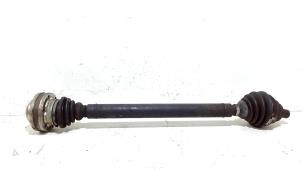 Gebruikte Aandrijfas rechts-voor Volkswagen Passat Prijs € 26,00 Margeregeling aangeboden door Van der Ven Autorecycling B.V.