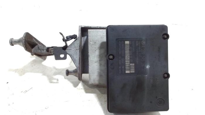 Gebruikte ABS Pomp Mercedes C-Klasse Prijs € 60,00 Margeregeling aangeboden door Van der Ven Autorecycling B.V.