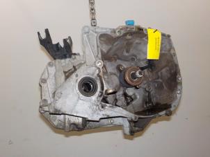 Gebruikte Versnellingsbak Renault Clio Prijs € 51,00 Margeregeling aangeboden door Van der Ven Autorecycling B.V.