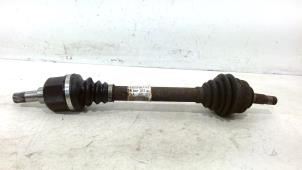 Gebruikte Homokineetas links-voor Peugeot 3008 Prijs € 13,00 Margeregeling aangeboden door Van der Ven Autorecycling B.V.