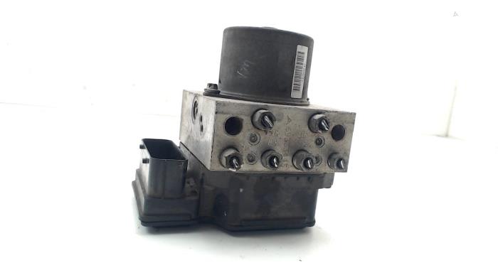 Gebruikte ABS Pomp Mini Mini Prijs € 200,00 Margeregeling aangeboden door Van der Ven Autorecycling B.V.