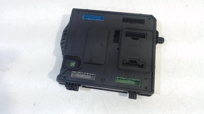 Gebruikte Computer Body Control Renault Scenic Prijs € 50,00 Margeregeling aangeboden door Van der Ven Autorecycling B.V.