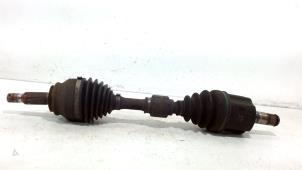 Gebruikte Aandrijfas links-voor Peugeot 4007 Prijs € 55,00 Margeregeling aangeboden door Van der Ven Autorecycling B.V.