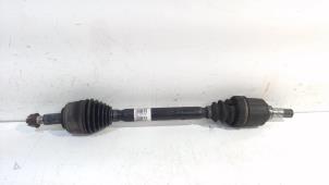 Gebruikte Aandrijfas links-voor Renault Laguna Prijs € 65,00 Margeregeling aangeboden door Van der Ven Autorecycling B.V.