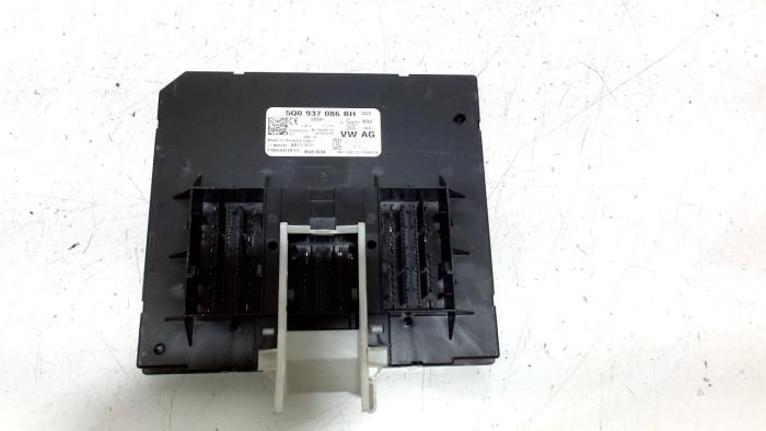 Gebruikte Module Bodycontrol Volkswagen Passat Prijs € 125,00 Margeregeling aangeboden door Van der Ven Autorecycling B.V.
