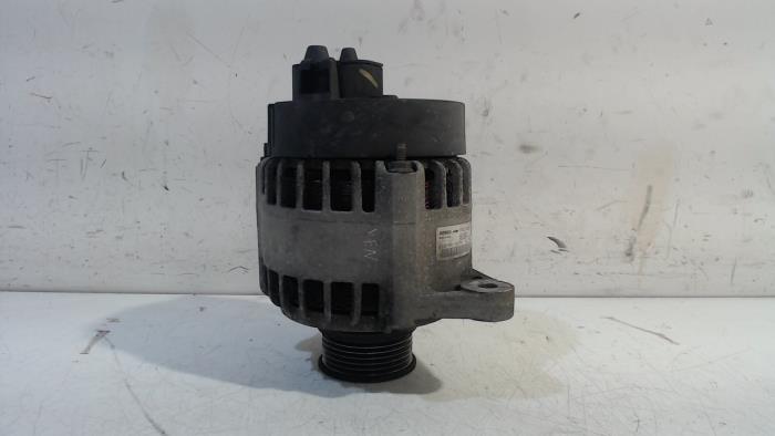 Dynamo van een Lancia Thesis 2003