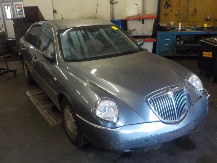 Dynamo van een Lancia Thesis 2003