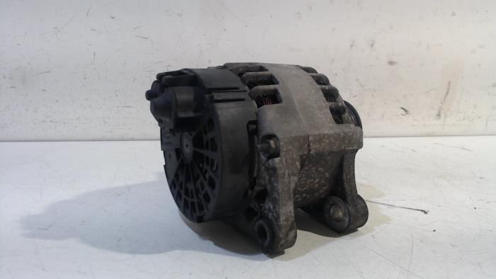 Dynamo van een Lancia Thesis 2003