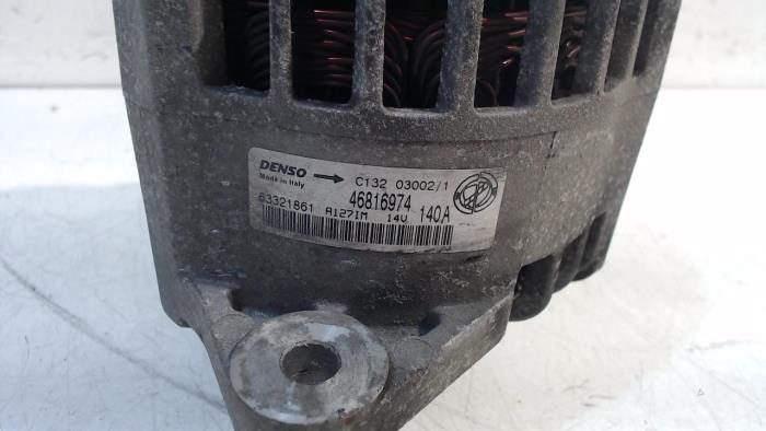 Dynamo van een Lancia Thesis 2003