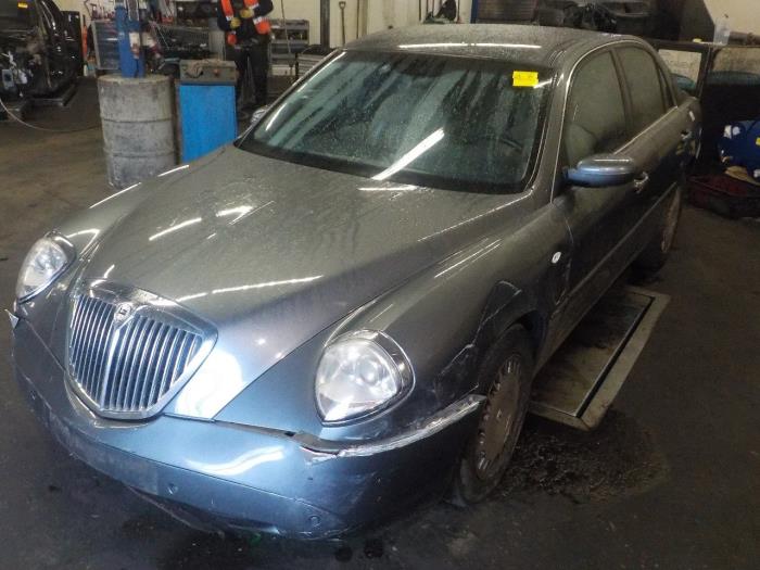 Dynamo van een Lancia Thesis 2003