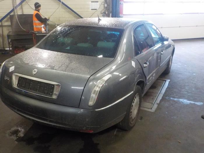 Dynamo van een Lancia Thesis 2003