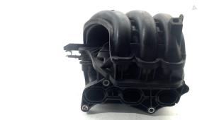 Gebruikte Inlaatspruitstuk Peugeot 108 Prijs € 25,00 Margeregeling aangeboden door Van der Ven Autorecycling B.V.