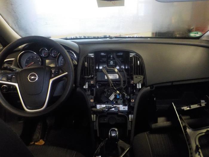 Luchtmassameter van een Vauxhall Astra 2012