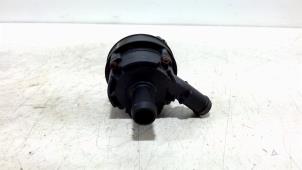 Gebruikte Koelvloeistof pomp Mercedes GLA Prijs € 45,00 Margeregeling aangeboden door Van der Ven Autorecycling B.V.