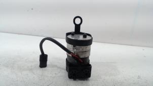 Gebruikte Opvoerpomp BMW 7-Serie Prijs € 55,00 Margeregeling aangeboden door Van der Ven Autorecycling B.V.