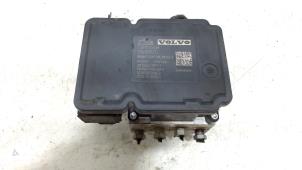 Gebruikte ABS Pomp Volvo V60 Prijs € 75,00 Margeregeling aangeboden door Van der Ven Autorecycling B.V.