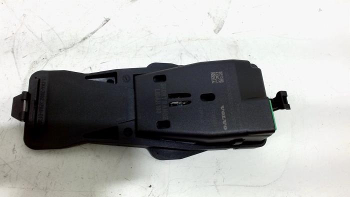 Gebruikte Cruise control sensor Volvo V40 Prijs € 50,00 Margeregeling aangeboden door Van der Ven Autorecycling B.V.