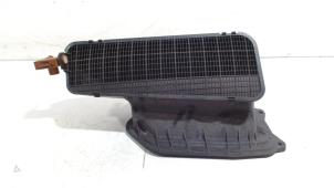 Gebruikte Inlaatspruitstuk Audi RS6 Prijs € 20,00 Margeregeling aangeboden door Van der Ven Autorecycling B.V.