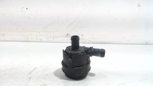 Gebruikte Koelvloeistof pomp Mercedes CLA Prijs € 50,00 Margeregeling aangeboden door Van der Ven Autorecycling B.V.