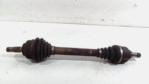 Gebruikte Aandrijfas links-voor Peugeot 308 Prijs € 25,00 Margeregeling aangeboden door Van der Ven Autorecycling B.V.