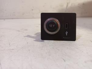 Gebruikte 12 Volt aansluiting Skoda Superb Prijs € 25,00 Margeregeling aangeboden door Van der Ven Autorecycling B.V.