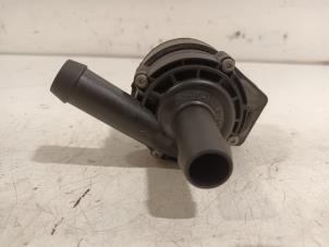 Gebruikte Waterpomp Jaguar XF Prijs € 25,00 Margeregeling aangeboden door Van der Ven Autorecycling B.V.