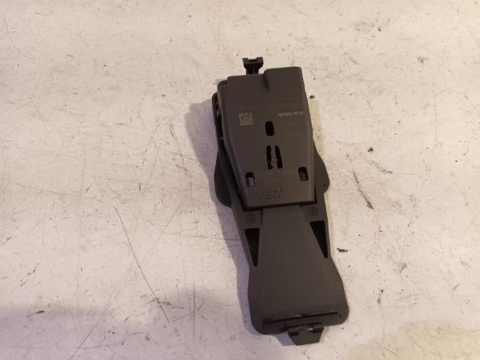 Gebruikte Sensor regen Volvo V40 Prijs € 40,00 Margeregeling aangeboden door Van der Ven Autorecycling B.V.