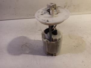 Gebruikte Tank element Pomp Opel Karl Prijs € 75,00 Margeregeling aangeboden door Van der Ven Autorecycling B.V.