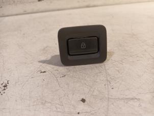 Gebruikte Schakelaar Mazda 3 Prijs € 10,00 Margeregeling aangeboden door Van der Ven Autorecycling B.V.