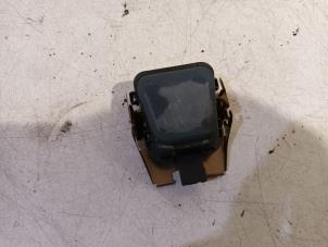 Gebruikte Regensensor Renault Clio Prijs € 10,00 Margeregeling aangeboden door Van der Ven Autorecycling B.V.