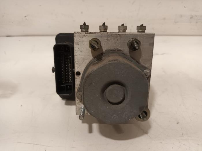 Gebruikte ABS Pomp Peugeot 108 Prijs € 24,95 Margeregeling aangeboden door Van der Ven Autorecycling B.V.